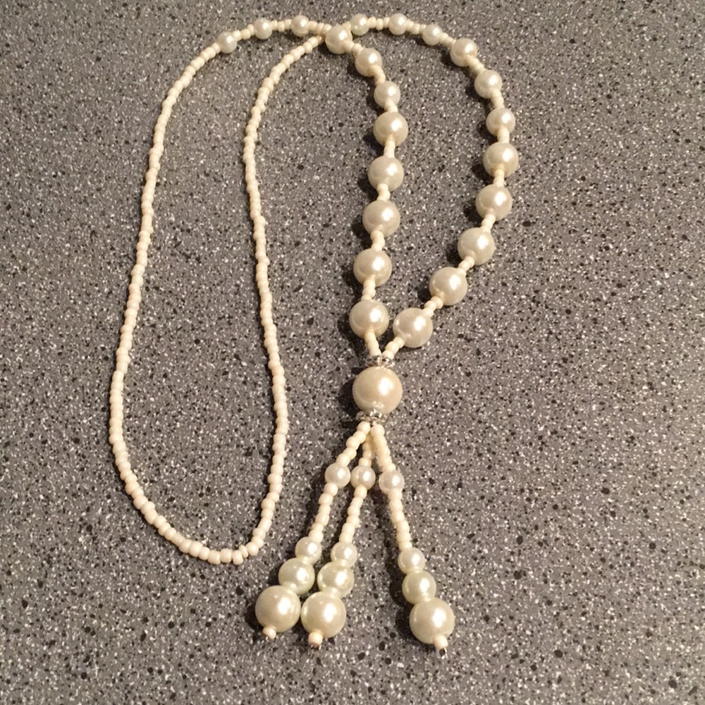 White bead and pearl necklace
